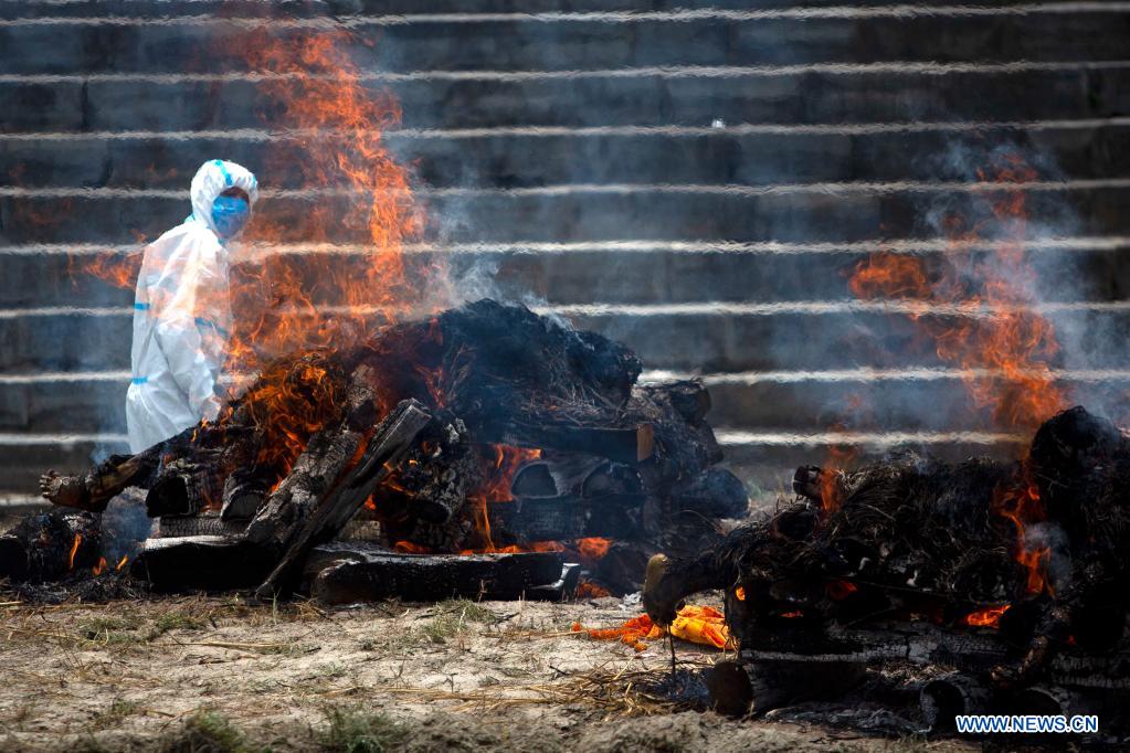 workers cremate victims from covid-19 at pashupatinath temple