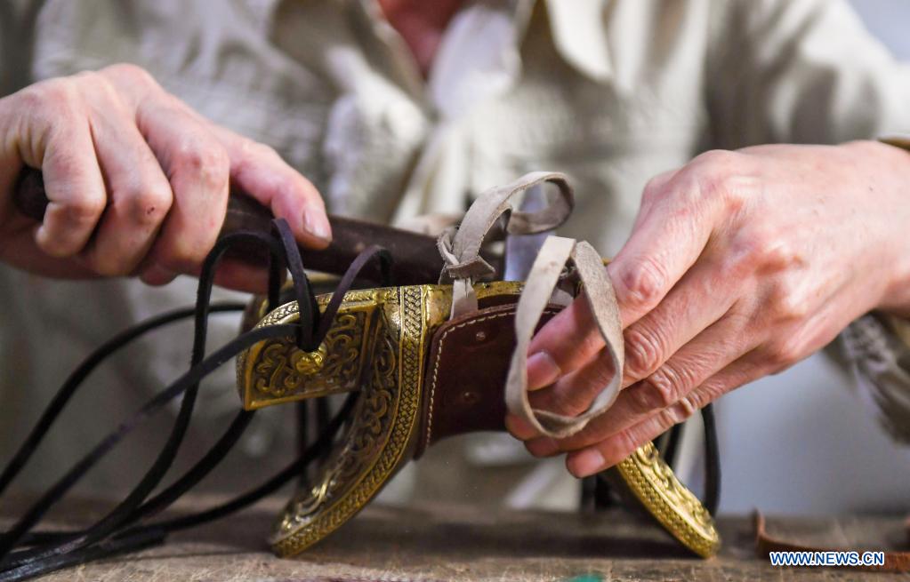 picstoryofhandicraftsmanininnermongolia