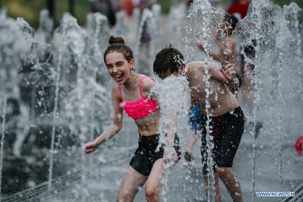 hotdayhitsmoscowrussia