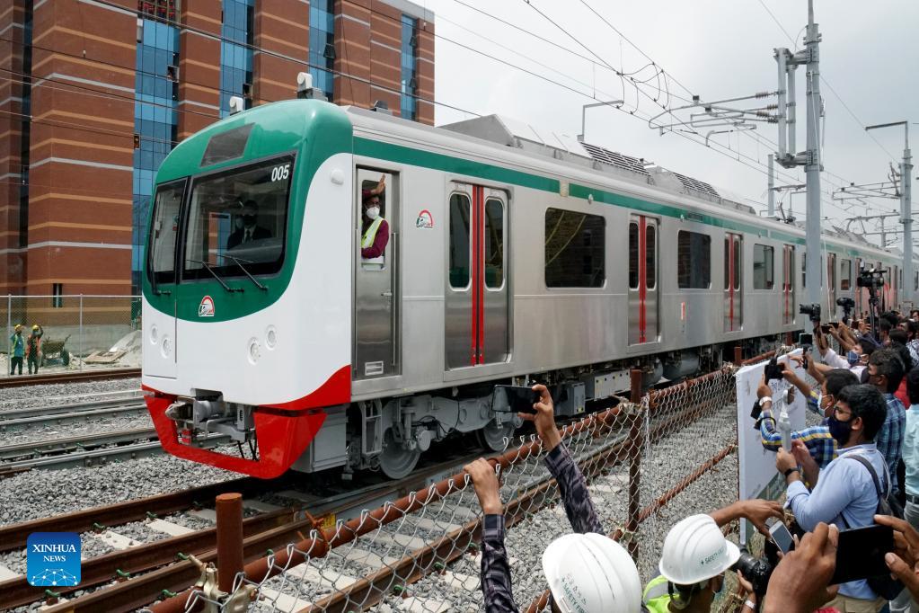 Bangladesh's 1st metro rail makes trial run - Xinhua