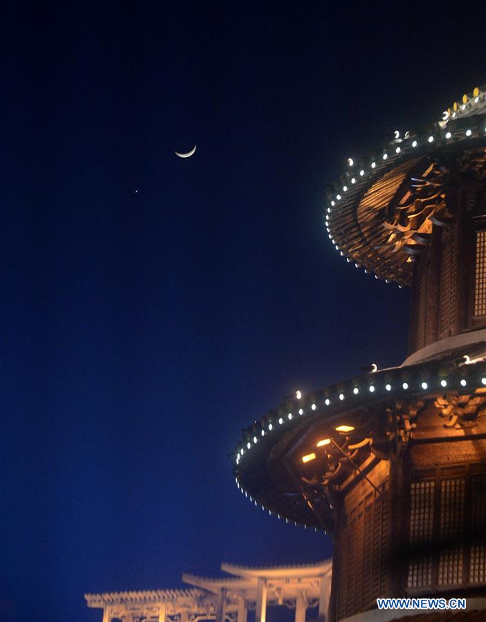 crescentmoonandbrightplanetvenusseeninskyoverchina