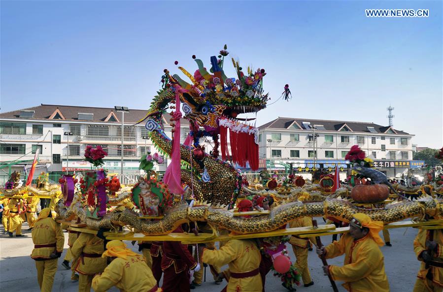 dragondancesaroundchinamarkspringfestival