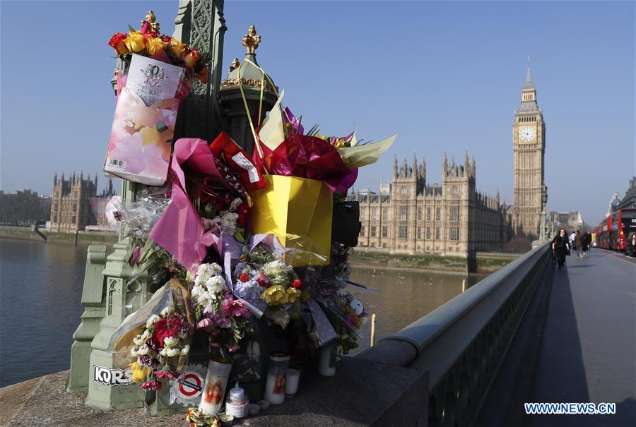 floraltributestovictimsofterrorattackseeninlondon