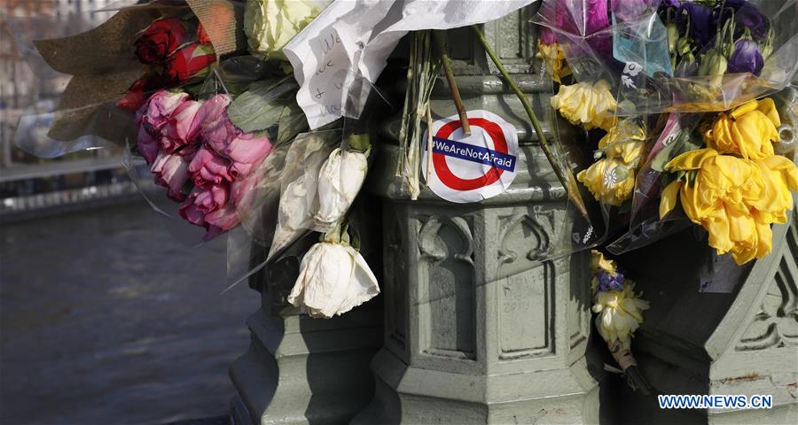 floraltributestovictimsofterrorattackseeninlondon