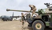 French soldiers prepare for "Serval" operation in Mali