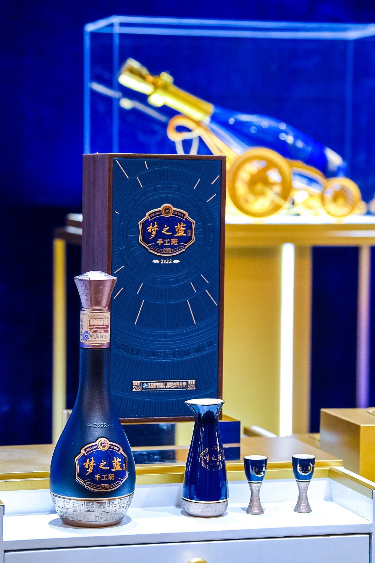 梦之蓝手工班新品"大师":中国白酒的"时代表达"