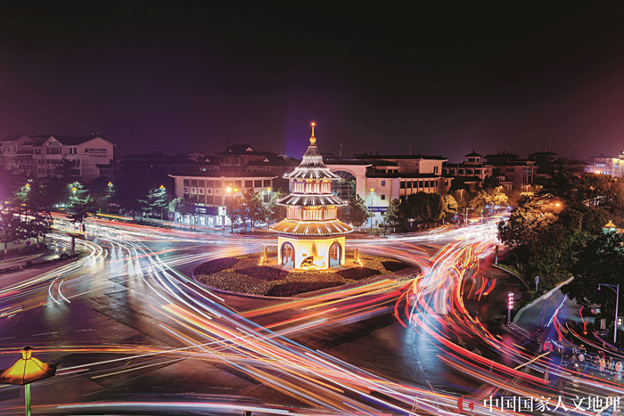 周敬王三十四年(公元前486年),吴王夫差开邗沟,筑邗城.