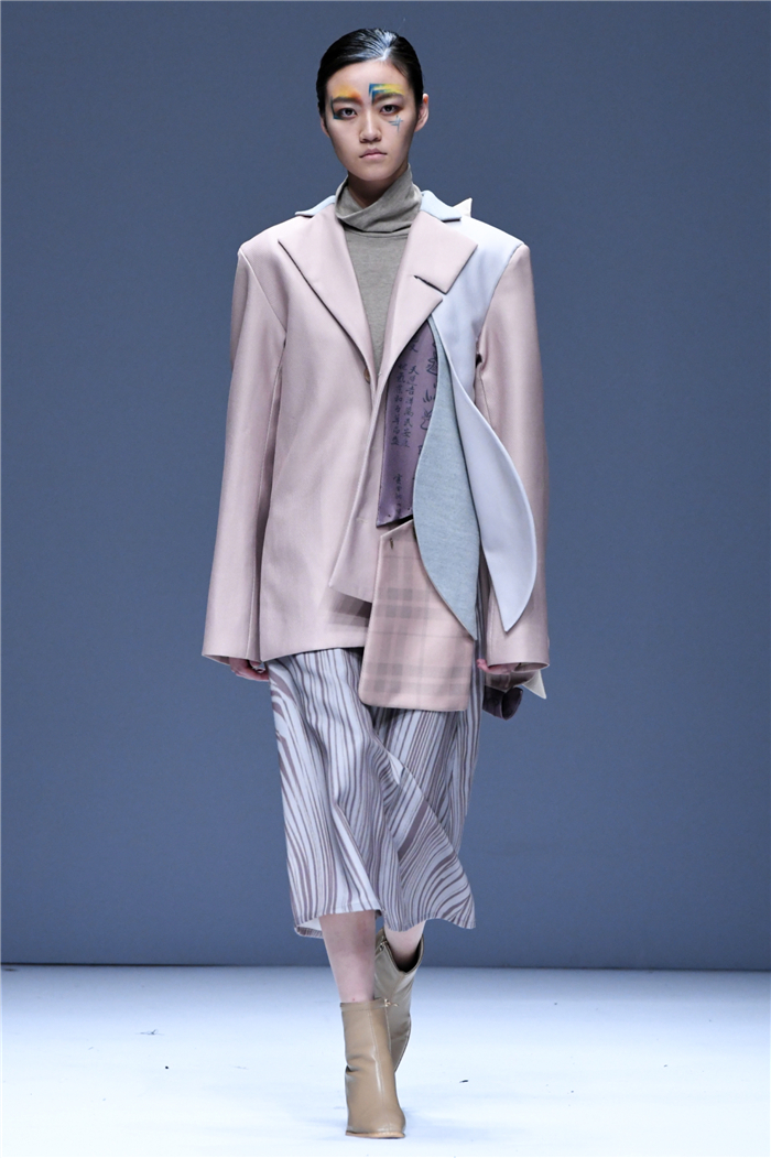 本次发布会是服装与服饰设计专业奋发向上,锐意进取的精神风貌和熟练