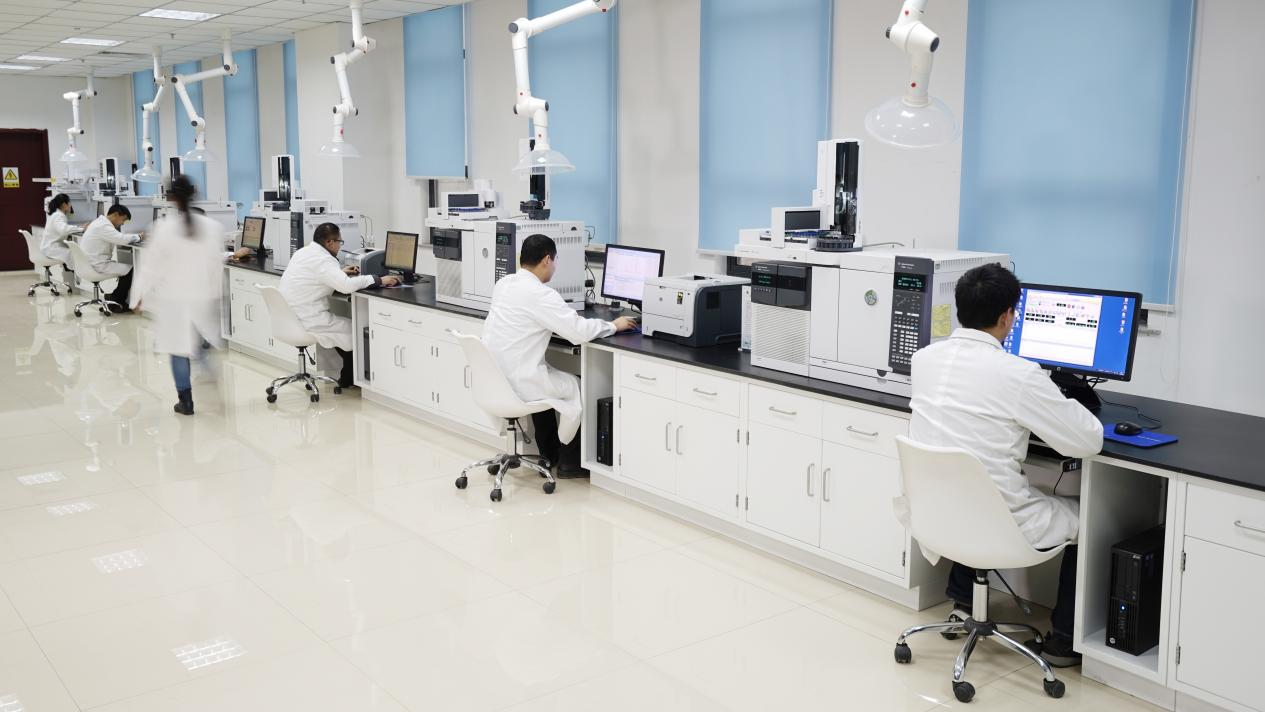 古井集团按照国家一流实验室标准建设的科研中心,斥资数亿元引进高端