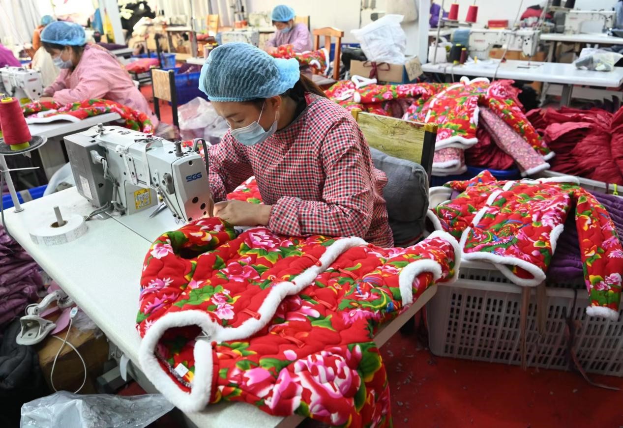 "小棉袄"引领乡村振兴致富路-新华网