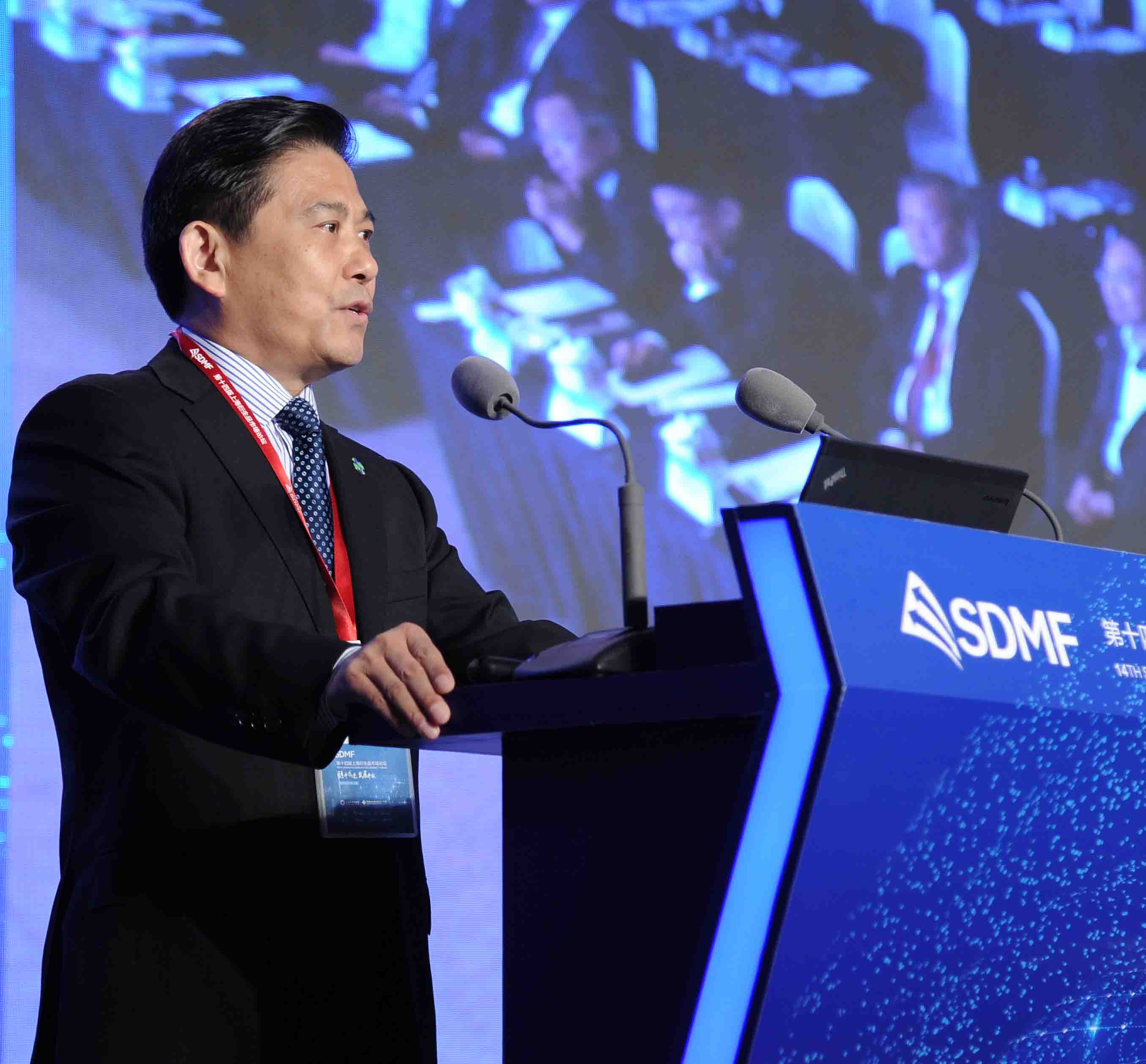 张慎峰主持上海衍生品市场主论坛