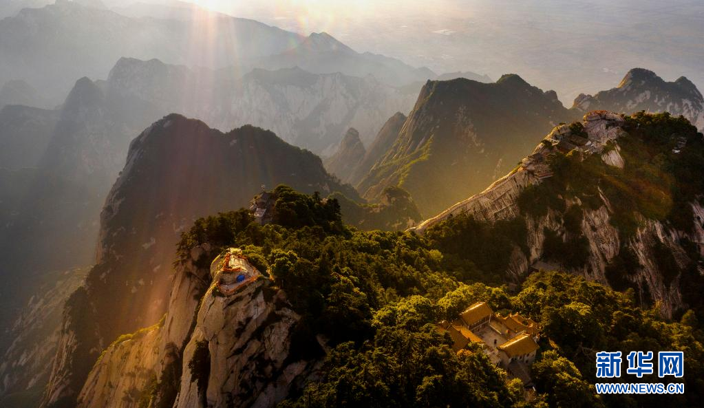 新华图视无人机航拍晚霞映华山