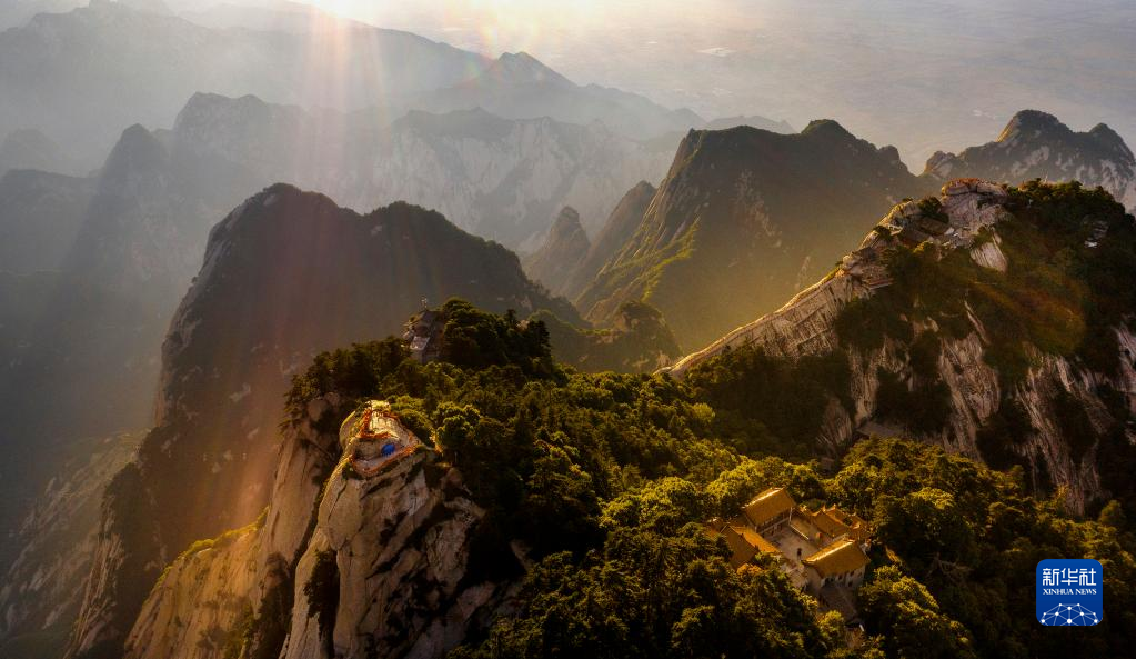 新华图视无人机航拍晚霞映华山