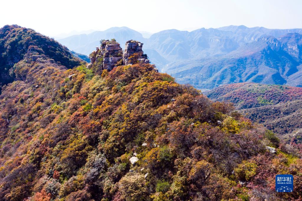 无人机航拍河北武安山区 十月美景入画来-新华网