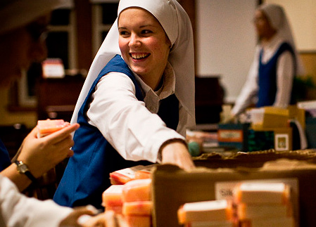 女摄影师修道院实拍修女生活