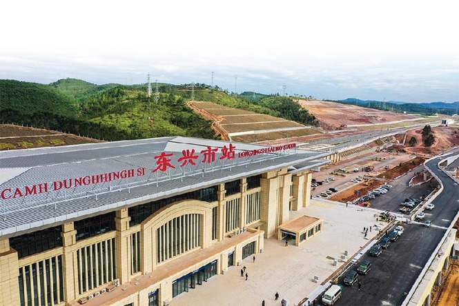 边城东兴跨年忙_新华报刊-环球