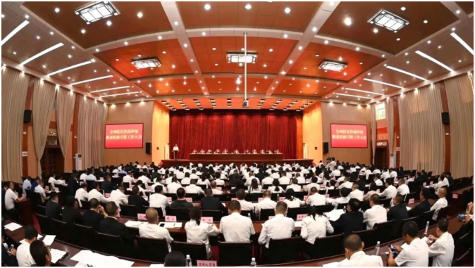 6969砚山县投资商 张秀鹤:我们来砚山是做无土栽培蓝莓的.