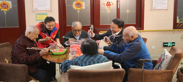 冬至送温暖：李万钧慰问三里屯养老驿站老人