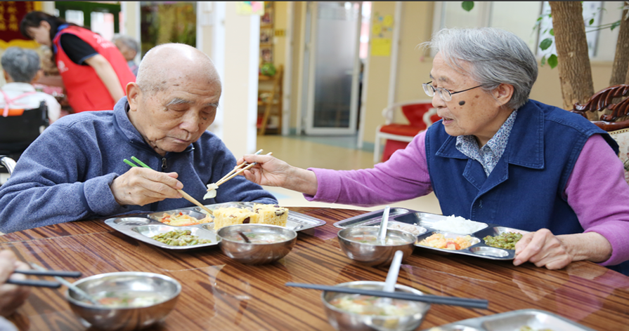 走访养老机构：一名厨师的日常
