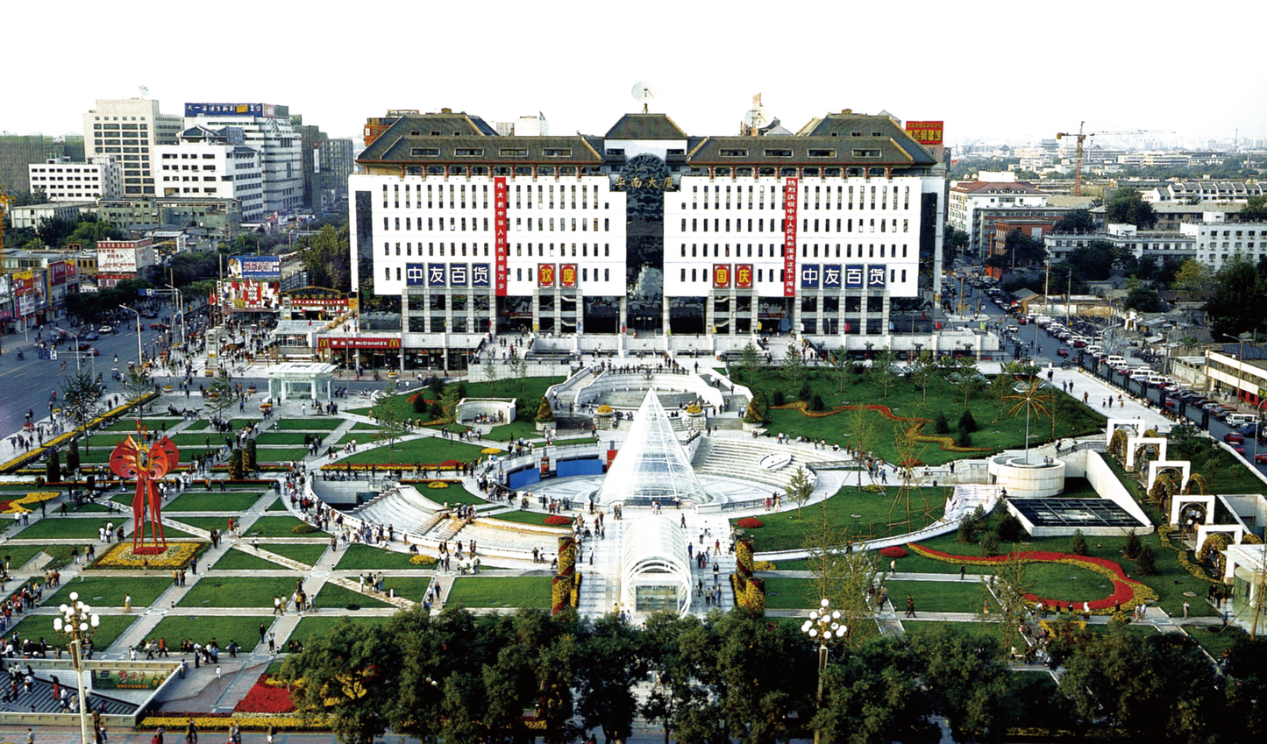 改造前的西单文化广场改造后的西单更新场七年磨剑,一朝功成.
