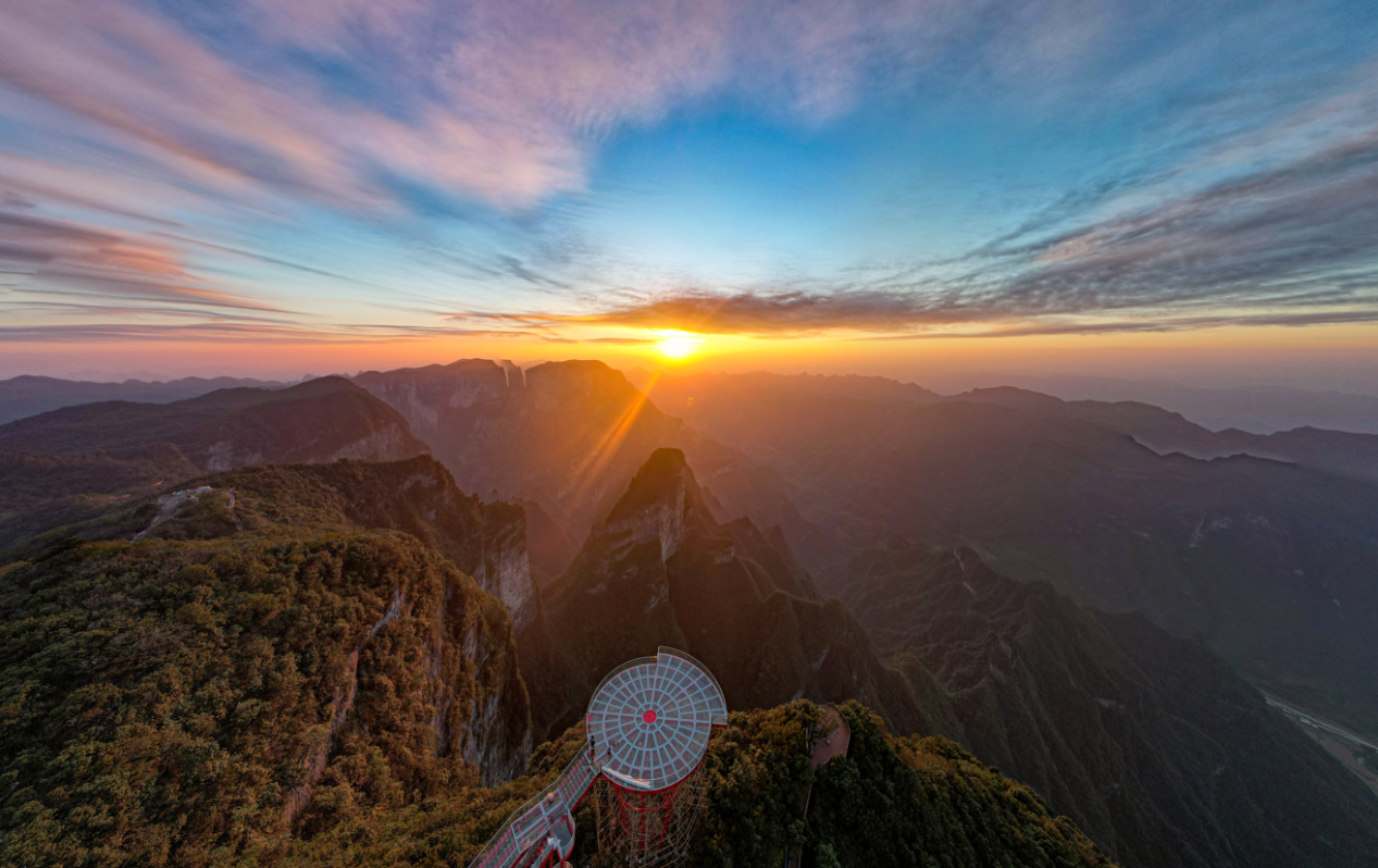 张家界七星山携手新华网 入驻"飞阅中国67景区通"