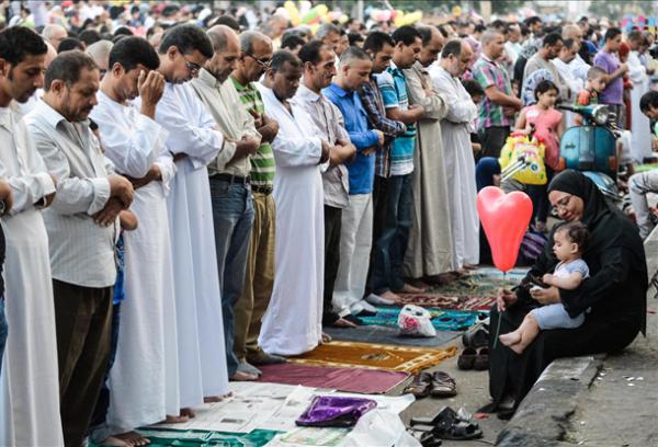 埃及民众迎来开斋节