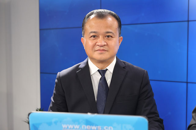 张海威:接到紧急命令 早晨穿着病号服冲到一线