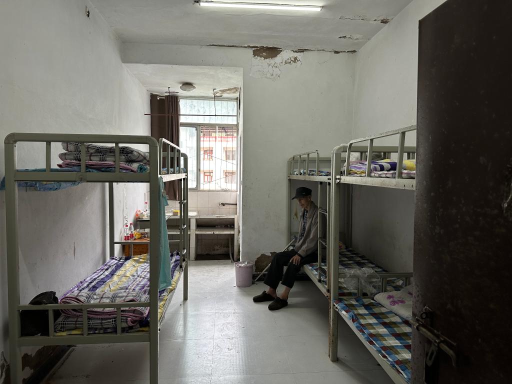 新华全媒人平安了什么都好办重庆万州长滩初中集中安置点见闻