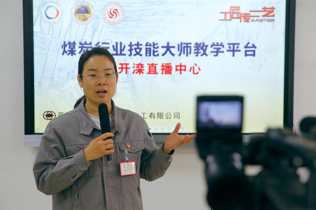 劳动者之歌丨邓晶:煤化工一线的“铿锵玫瑰”-新华网