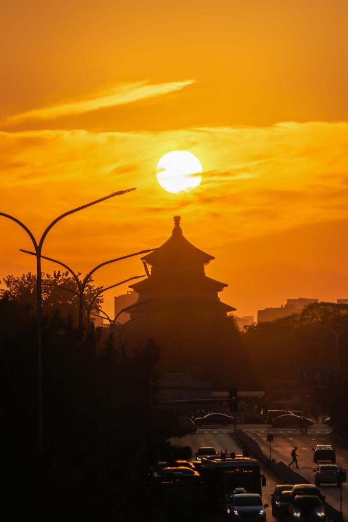 太美了,秋分“悬日”等你来赏拍!-新华网