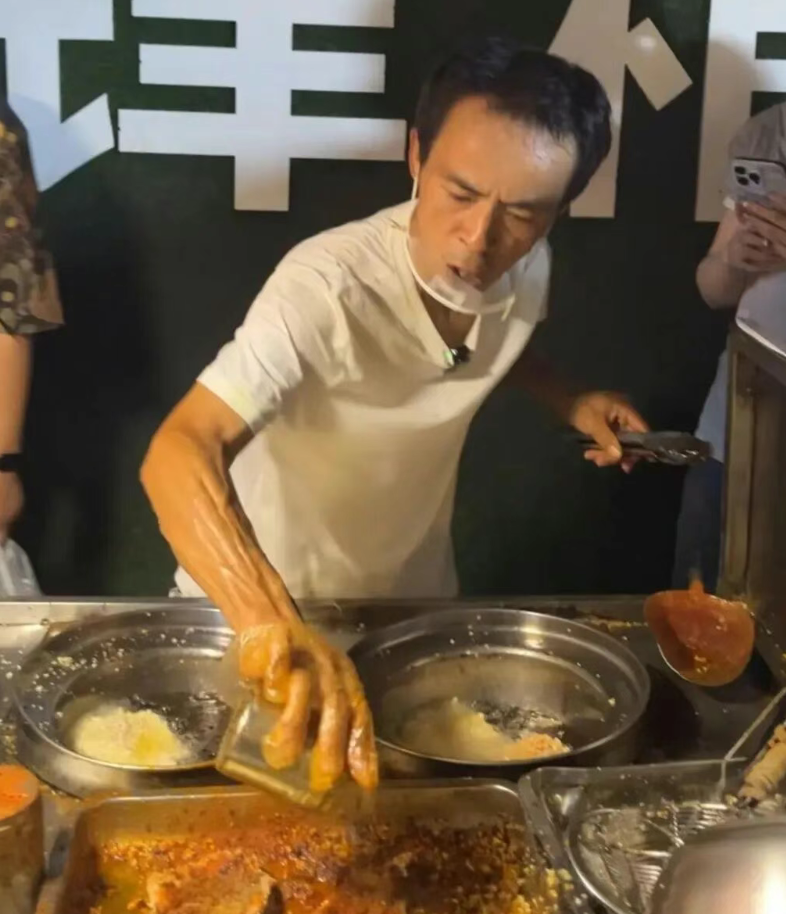 千笔楼丨鸡排好吃足矣，又何必打扰“鸡排哥”-新华网