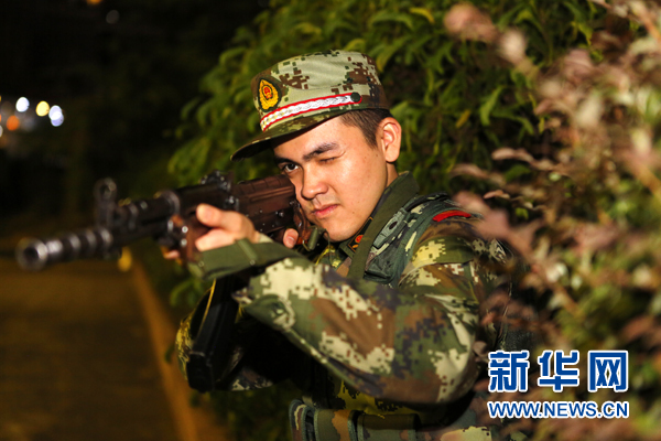 广东边防六支队官兵开展夜间紧急拉动演练