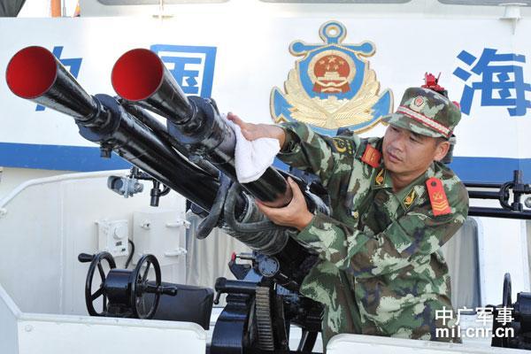 中国海警船巡逻南海：用高压水炮驱离外方船只