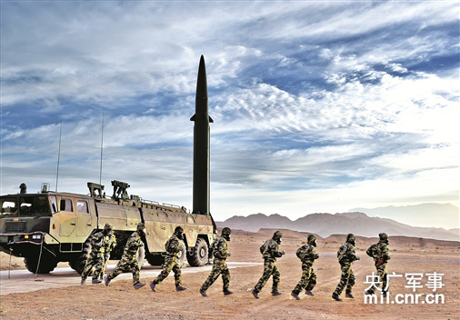 二炮某旅奔赴高原演练 提升极寒条件下作战能力