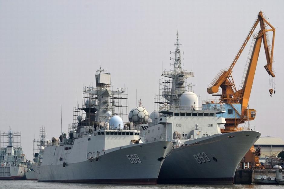 国产新型特种军舰曝光舰上装大球