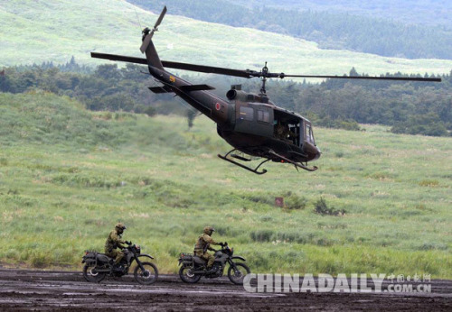 2014年8月24日，日本陆上自卫队举行解禁集体自卫权后首次大规模公开演习。(资料图来源：新华社)