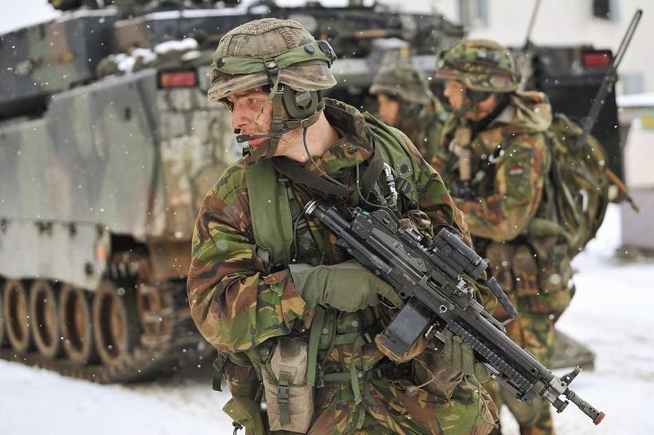 荷兰精锐部队参加北约冬季训练