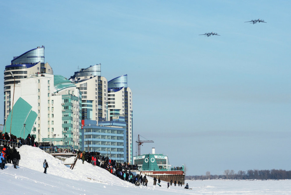 1月24日,俄罗斯军方在靠近中国新疆的阿尔泰边疆区举行代号"俄罗斯之