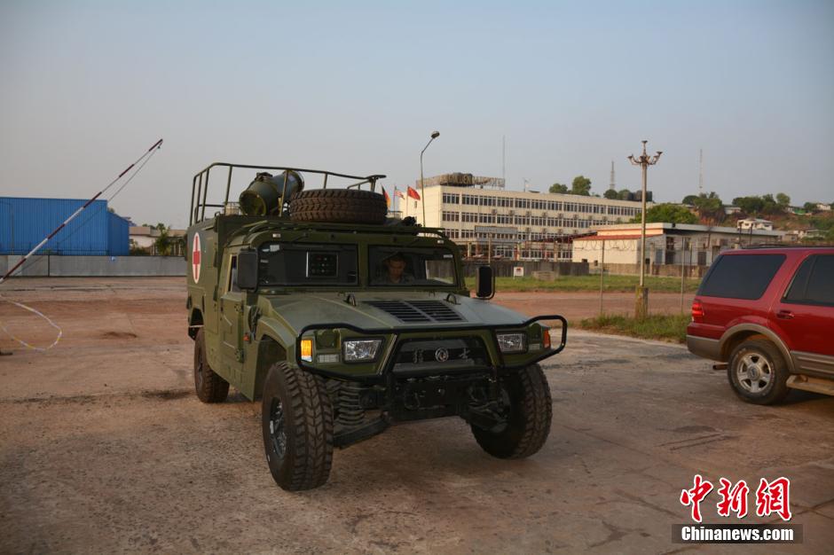 解放军新一代卫生装备车亮相抗埃战场高清