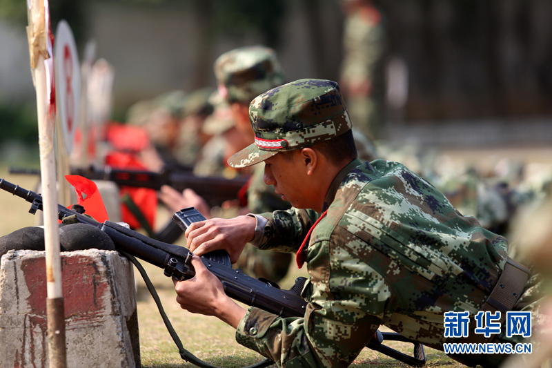 广东边防六支队预提带兵骨干打响2015年第一枪