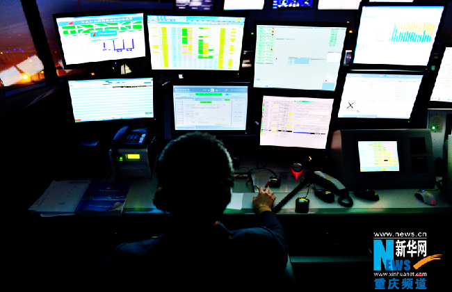 记者实拍重庆空中交警揭秘机场大脑如何指挥飞机