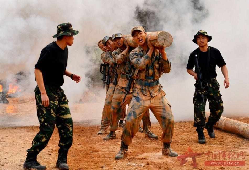 组图直击中国海军特战队魔鬼式训练现场
