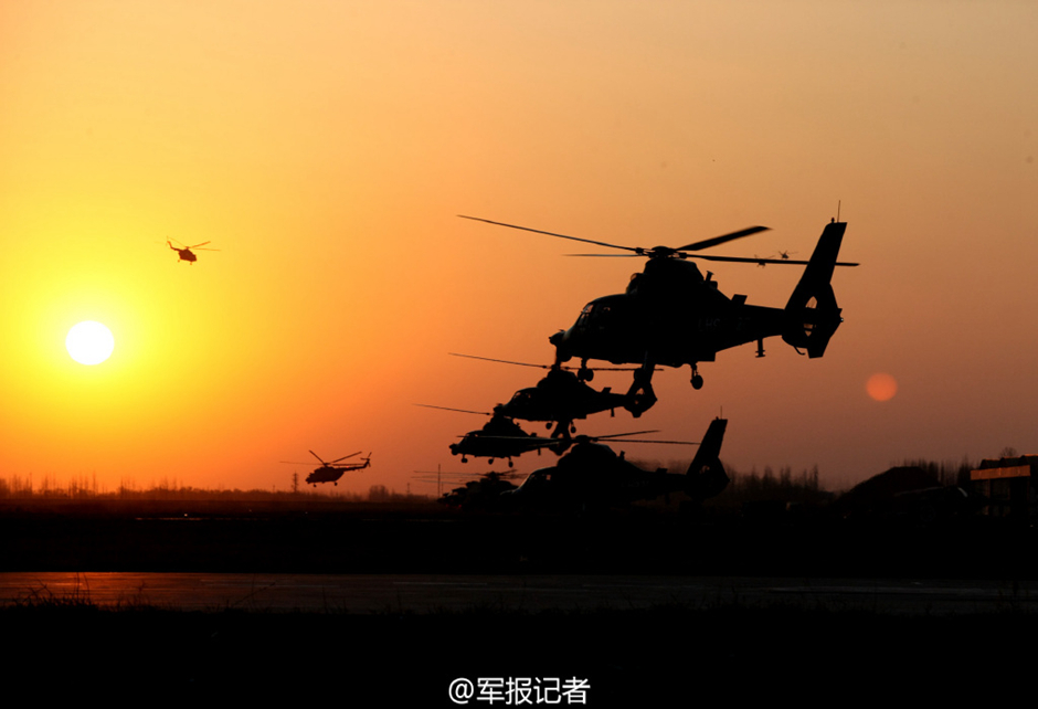 迎着太阳飞向远方解放军武直飞训唯美照