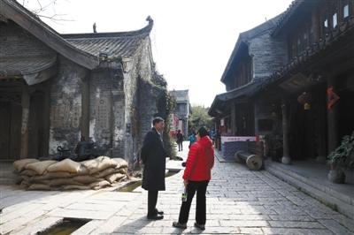 台儿庄巷战：国军打光子弹推倒山墙抢日军枪支