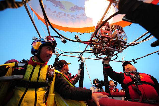 中航工业热气球创飞行高度世界纪录：8400米