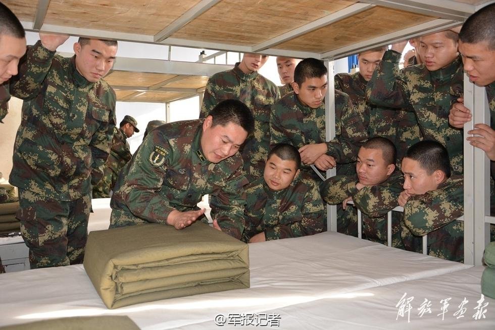 组图二炮征兵宣传走进最神秘军种