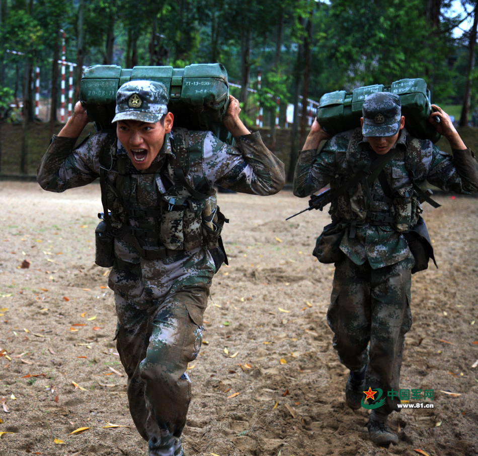 士兵的迷彩最脏也是最美