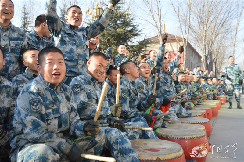 空降兵是什么颜色?