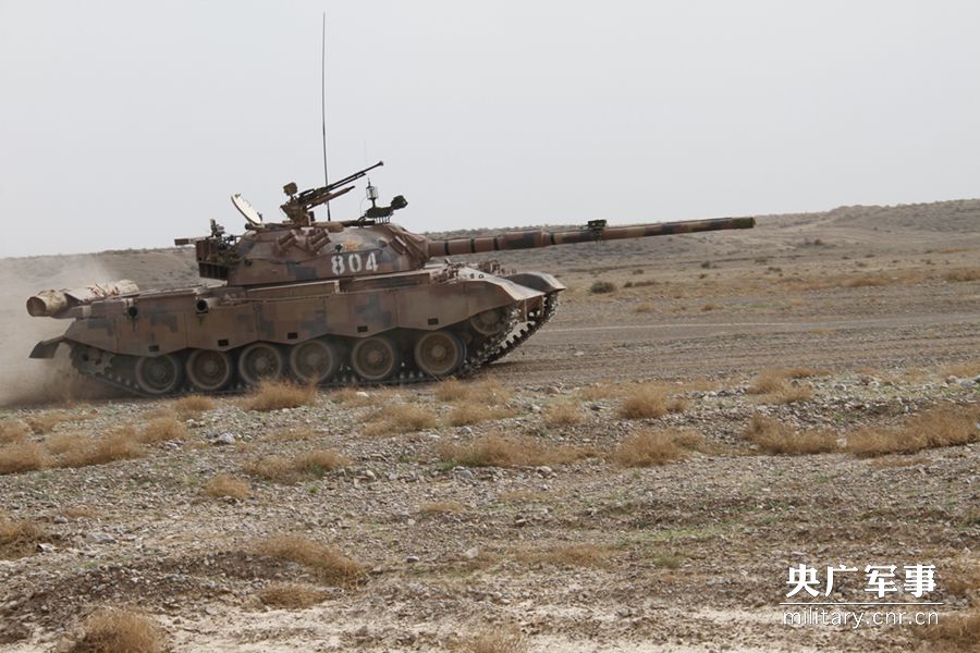 我军首次融入实体红蓝军合成部队炮兵对抗演练展开