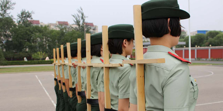 《军姿训练》任芳雁 摄